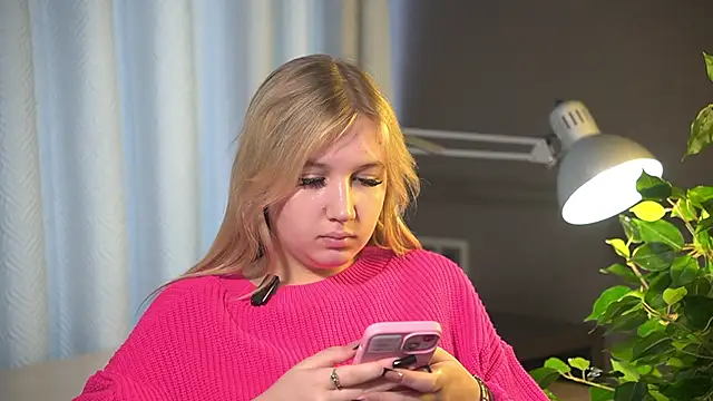 Snapshot of SinaHovey chatting on 03/04/26, 09:48 SinaHovey online show from 03/04/26, 09:48