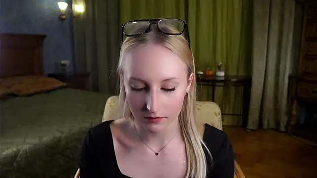 CatarinaGulla online show from 03/11/26, 12:11