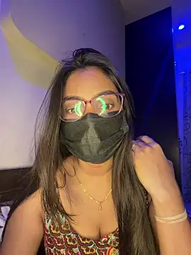 Snapshot of nikki_catz chatting on 06/19/26, 04:00 nikki catz online show from 06/19/26, 04:00