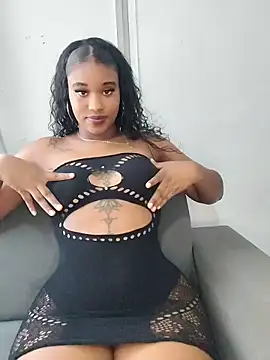 Snapshot of KendallJanner chatting on 03/28/26, 07:35 KendallJanner online show from 03/28/26, 07:35