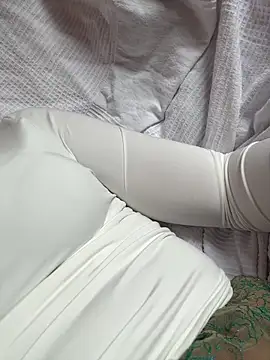 lena-smile683 online show from 04/27/26, 05:00