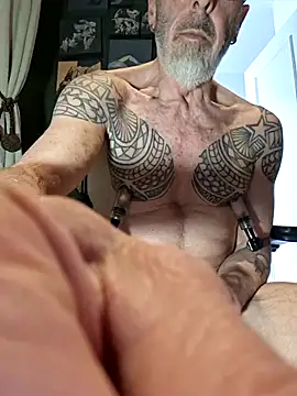 Snapshot of XXX666HEIL chatting on 04/07/26, 10:05 XXX666HEIL online show from 04/07/26, 10:05