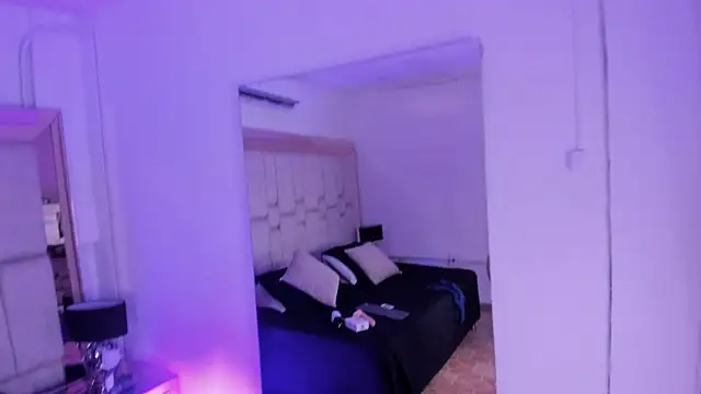 FoxxxyPink online show from 03/25/26, 07:53