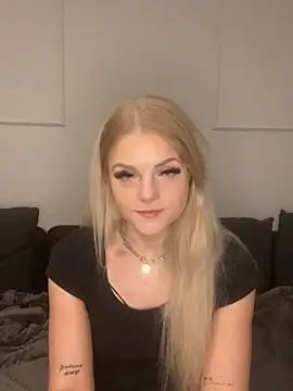 Snapshot of Luna-Noire chatting on 03/03/26, 08:15 Luna-Noire online show from 03/03/26, 08:15