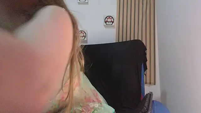 Snapshot of Caroline_hernandes chatting on 03/23/26, 02:26 Caroline hernandes online show from 03/23/26, 02:26