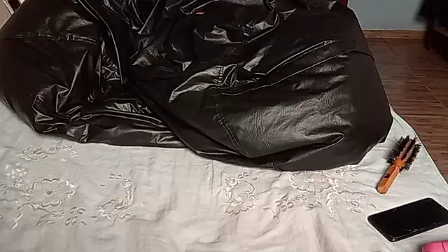 Ruiva40tona online show from 04/17/26, 01:14