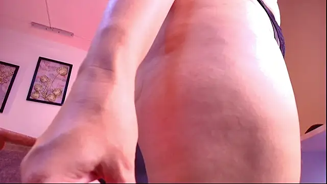 Snapshot of Mia_Moonroe chatting on 04/15/26, 04:47 Mia Moonroe online show from 04/15/26, 04:47