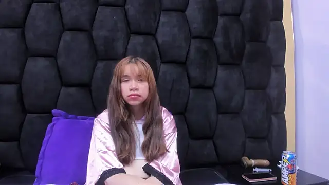 ZoeBarbiee online show from 04/04/26, 07:17