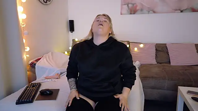 Snapshot of Jolina_Juice chatting on 03/23/26, 08:24 Jolina Juice online show from 03/23/26, 08:24