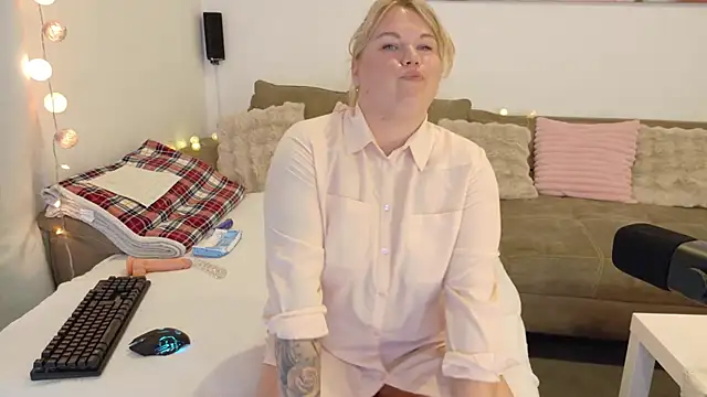 Snapshot of Jolina_Juice chatting on 04/08/26, 05:51 Jolina Juice online show from 04/08/26, 05:51