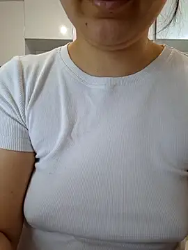 Emi hot1 online show from 04/11/26, 05:01