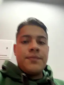 OliverTabordaa online show from 04/15/26, 08:42