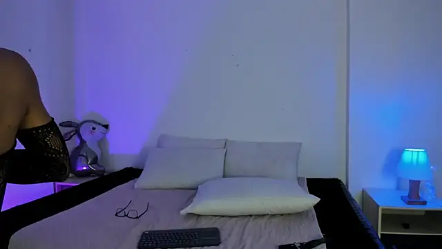 Eve-01 online show from 04/13/26, 08:03