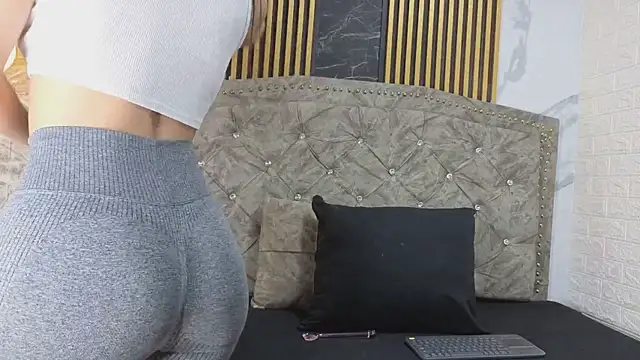 LyraenBlue online show from 05/18/26, 06:25