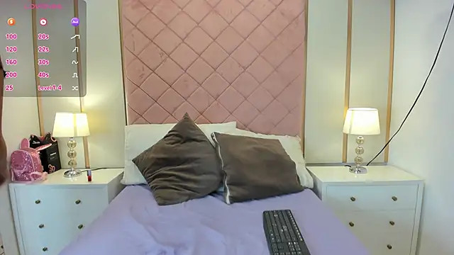 Alexa Jonees online show from 04/13/26, 07:41