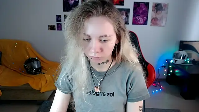 Nica Kawaii online show from 04/03/26, 08:34