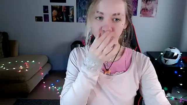 Nica Kawaii online show from 04/13/26, 07:58