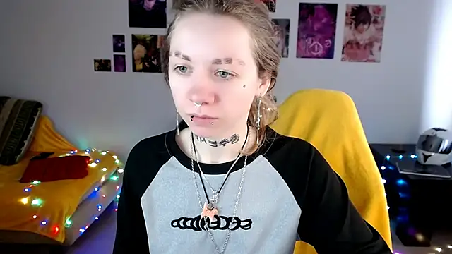 Nica Kawaii online show from 04/18/26, 10:19