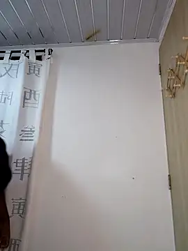 YourLiaa  online show from 05/05/26, 11:02