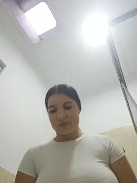 Snapshot of Pretty_Julieta chatting on 04/25/26, 09:45 Pretty Julieta online show from 04/25/26, 09:45