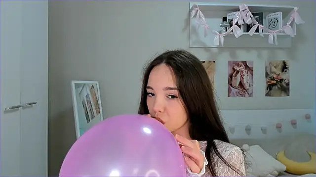 Milly Lane online show from 03/28/26, 03:28