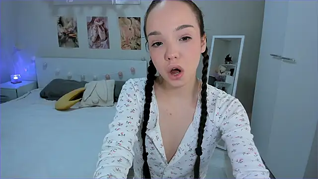 Milly Lane online show from 04/11/26, 03:11