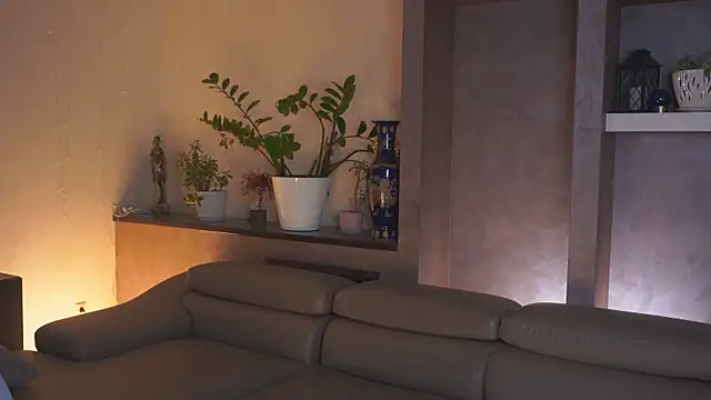 YvetteMilbrett online show from 04/10/26, 06:29