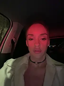 KatieCutieXooo online show from 03/19/26, 06:01