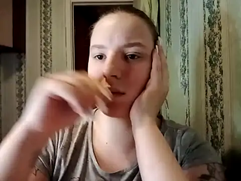 Snapshot of symmetryinvoid chatting on 04/07/26, 12:49 symmetryinvoid online show from 04/07/26, 12:49