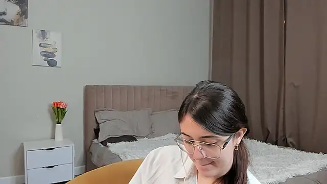 Snapshot of LareeGuzzo chatting on 04/14/26, 07:09 LareeGuzzo online show from 04/14/26, 07:09