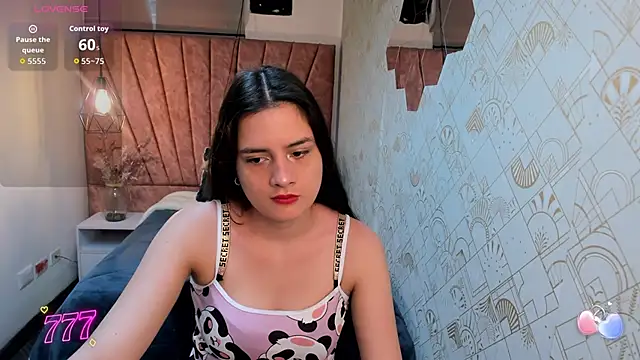 Snapshot of Zoe__Taylor__ chatting on 03/15/26, 12:11 Zoe Taylor online show from 03/15/26, 12:11