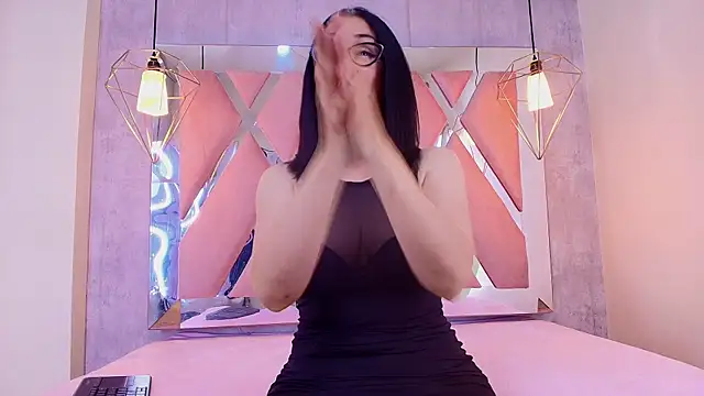 luci lane  online show from 04/10/26, 03:12