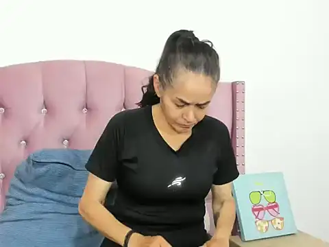 Snapshot of Liz_Grettel chatting on 03/27/26, 06:07 Liz Grettel online show from 03/27/26, 06:07