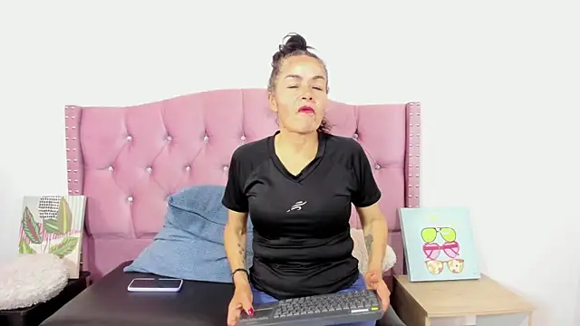 Snapshot of Liz_Grettel chatting on 04/01/26, 07:00 Liz Grettel online show from 04/01/26, 07:00