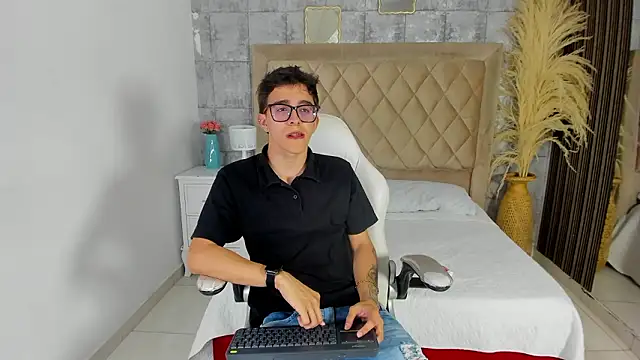 TylerCross  online show from 03/23/26, 08:13