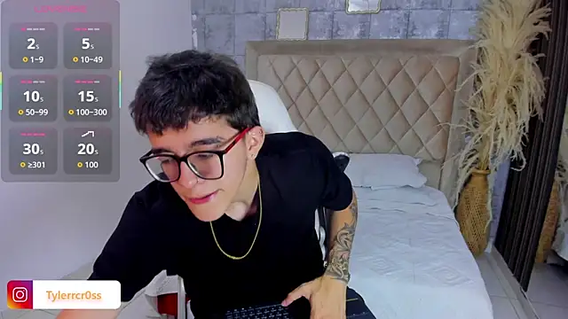 TylerCross  online show from 04/05/26, 08:28