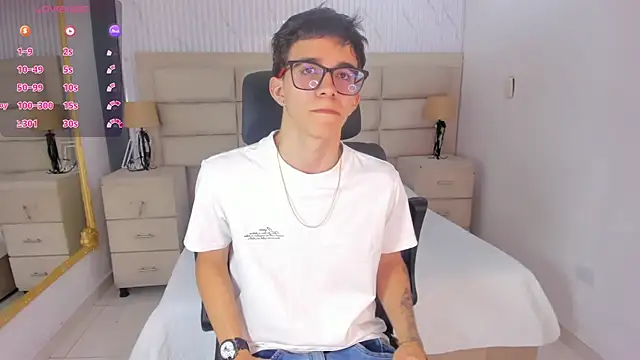 TylerCross  online show from 04/15/26, 08:09