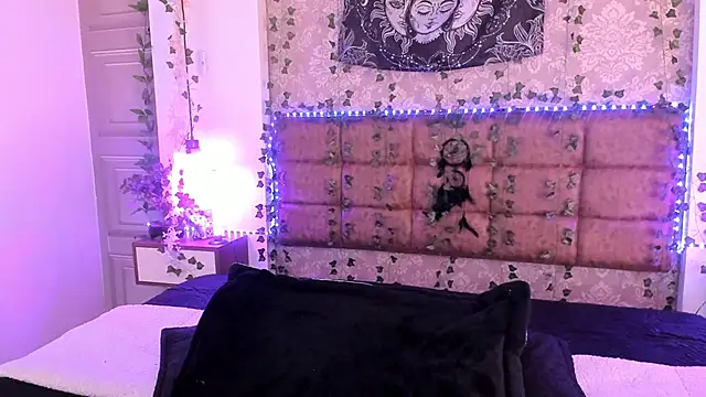 Vickmoon online show from 04/19/26, 09:28