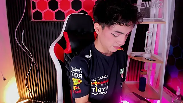 Cristopher Wild online show from 03/26/26, 08:47