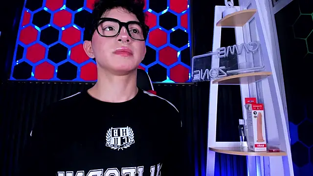 Cristopher Wild online show from 04/15/26, 04:47