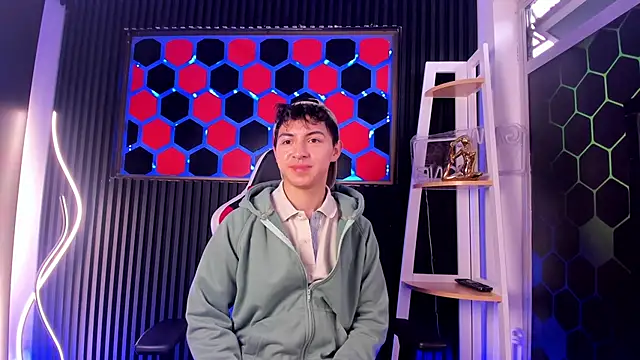 Cristopher Wild online show from 06/30/26, 09:49