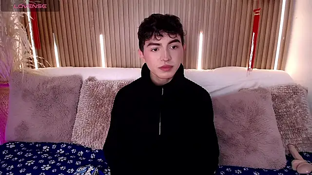 Cristopher Wild online show from 07/04/26, 08:26