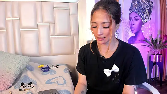 ZoeTaylorl online show from 04/17/26, 11:24