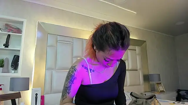 ZoeTaylorl online show from 06/02/26, 01:46
