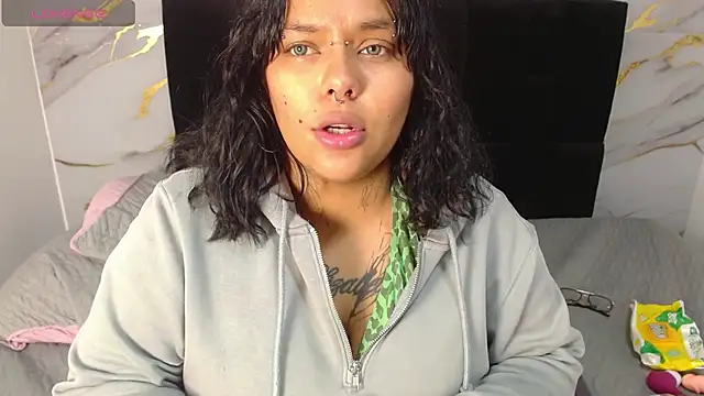 scarletth jhonsom1 online show from 04/20/26, 12:46