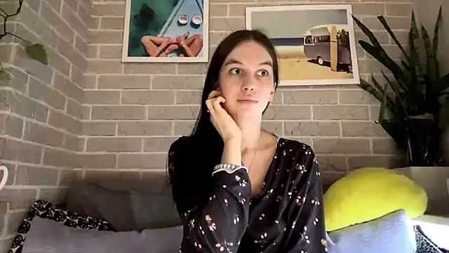 LaraDraggoo online show from 03/22/26, 05:16