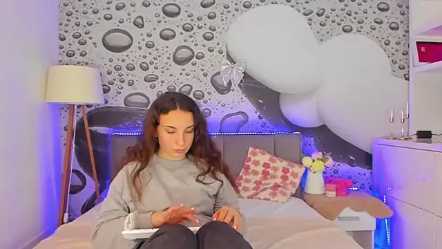 Snapshot of JosephineRows chatting on 03/27/26, 01:44 JosephineRows online show from 03/27/26, 01:44