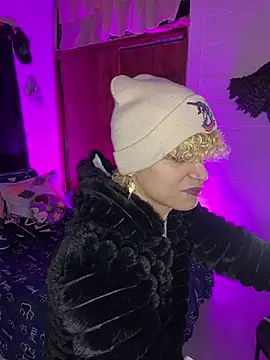 Lucke Ccollins online show from 04/18/26, 07:12