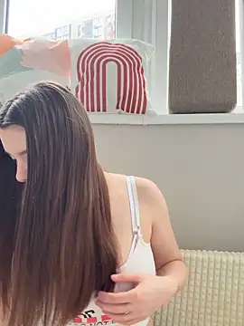 Snapshot of HotCherry18 chatting on 04/05/26, 09:28 HotCherry18 online show from 04/05/26, 09:28