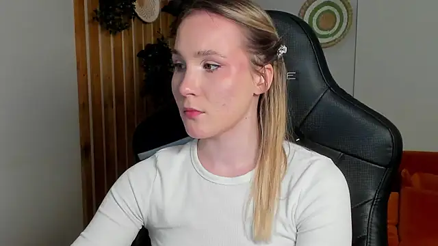 ElaraVoltage online show from 03/19/26, 01:15